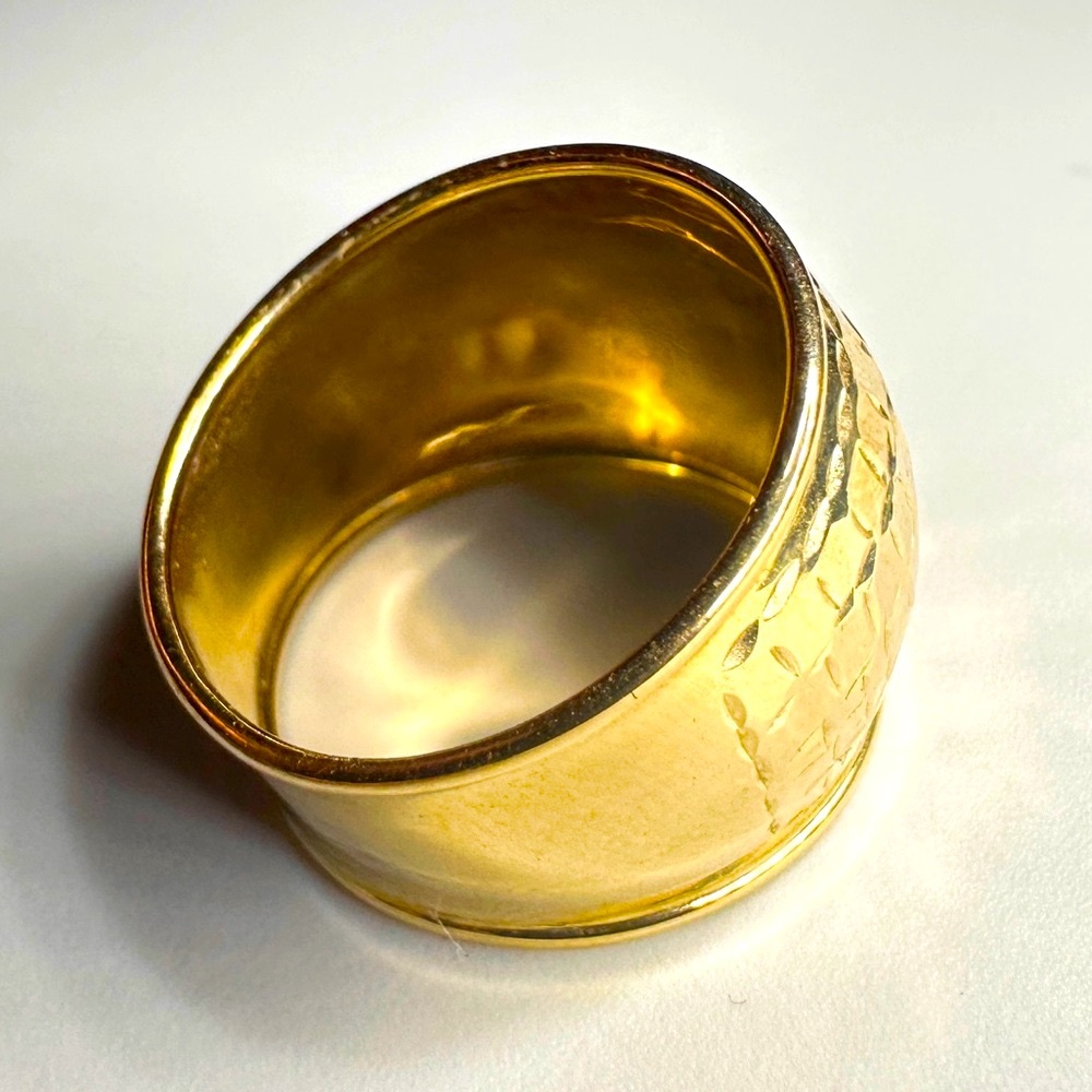 10K Yellow Gold Textured Wide Dome Statement Ring - Sz 7 - Picture 3 of 6